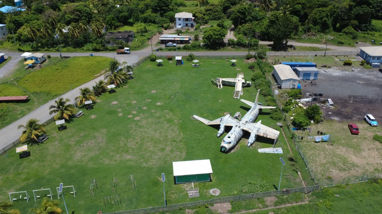 Abandoned aircraft at Pearls Airport